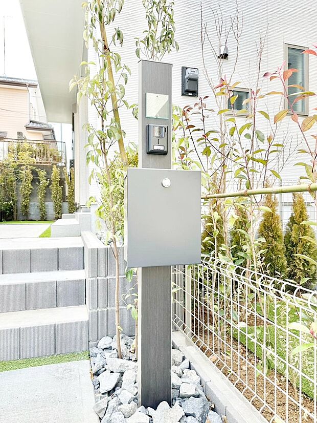 【その他現地】シンプルなデザインのポスト