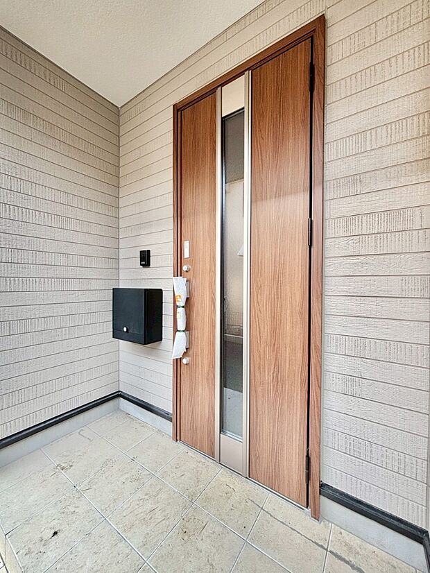 【玄関】大切な家族、来客を出迎える玄関。