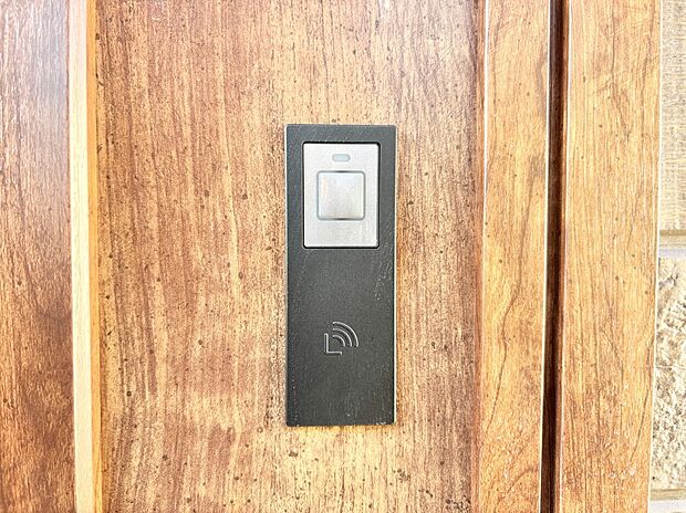 【玄関】ラクラク開錠！スマートコントロールキー。