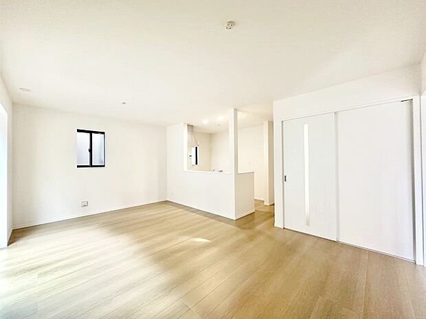 【リビングダイニング】家族団らんの時間も増えそうなくつろぎのリビングダイニング。