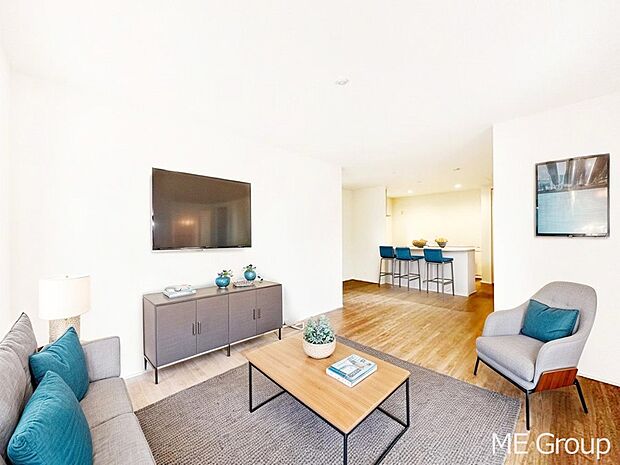 【リビング】ご家族の賑やかな話し声で包まれる明るいリビング  ※家具はCGです