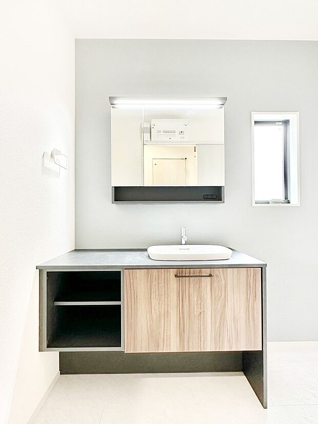 【洗面台・洗面所】スタイリッシュな洗面化粧台は忙しい朝の身支度に大活躍！