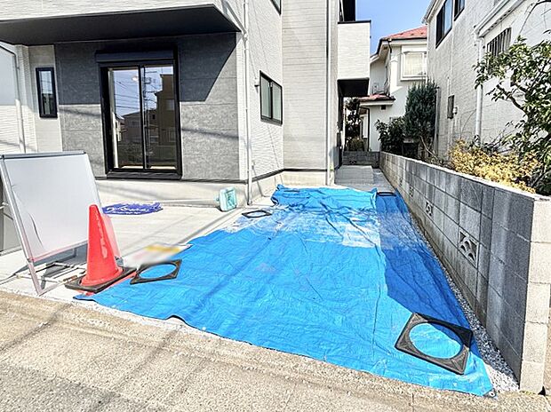 【駐車場】2台（車種による）駐車可！ご家族みんなの自転車も置ける広々カースペース。