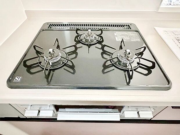 【その他設備(三ツ口コンロ)】三口ガスコンロでお料理が一気にはかどりそう