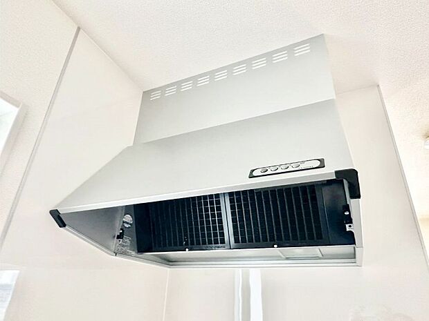 【その他設備(レンジフード)】基本的なお手入れはフィルターのみ!お手入れのしやすさも魅力です。