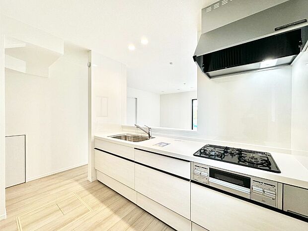 【ダイニングキッチン】カウンター越しにお話しをしながら毎日のお料理をもっと楽しく