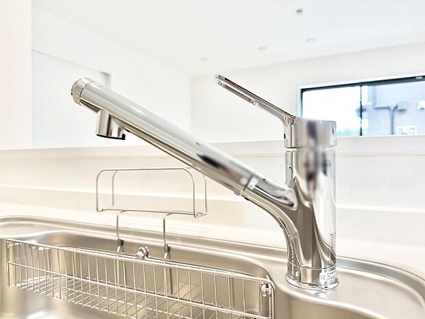 【その他設備(浄水器)】いつでも清潔なおいしいお水を。一つの水栓で水道水と浄水を使い分け。