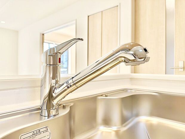 【その他設備(蛇口一体型浄水器)】いつでも清潔なおいしいお水を。一つの水栓で水道水と浄水を使い分け。