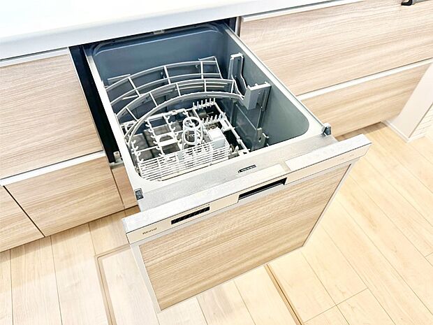 【その他設備(食洗機)】面倒なお片づけは食洗機にお任せ！家事の負担が減って、時間にも気持ちにもゆとりができます。