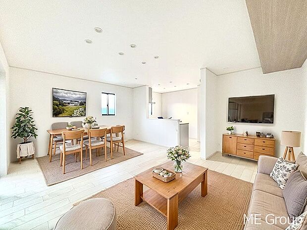 【リビング】ご家族の賑やかな話し声で包まれる明るいリビング  ※家具はCGです