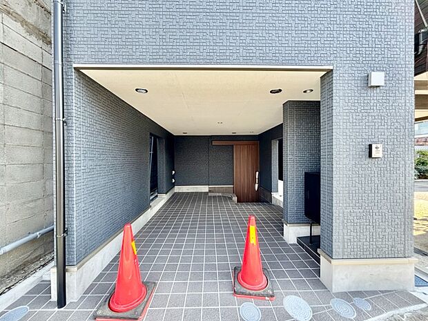 【駐車場】ビルトインタイプは大切なお車を傷や汚れから守ることができます。