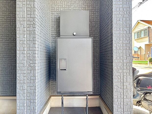 【その他現地】「宅配ボックス」　時間を気にせず宅配物をいつでも安全に受け取れます。 