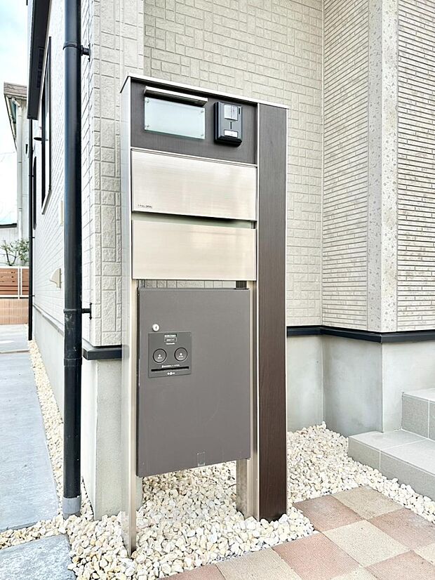 【その他現地】表札・インターホン・ポストをひとつに集約