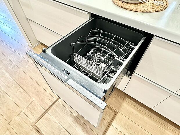 【その他設備(食洗機)】面倒なお片づけは食洗機にお任せ！家事の負担が減って、時間にも気持ちにもゆとりができます。