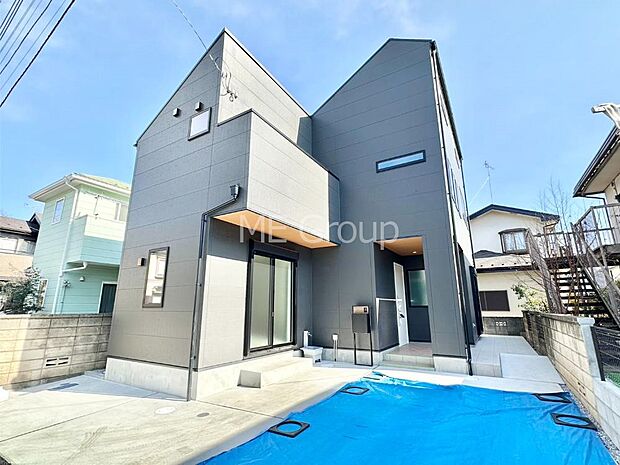 【現地外観写真】たっぷりの陽光と心地よい風が舞い込む住まい　