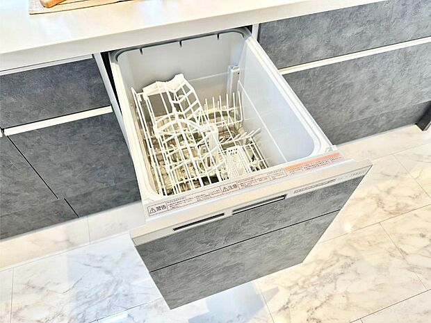 【その他設備(食洗機)】面倒なお片づけは食洗機にお任せ！家事の負担が減って、時間にも気持ちにもゆとりができます。