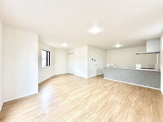 【リビングダイニング】落ち着いた雰囲気のＬＤＫは家族みんなの快適空間  