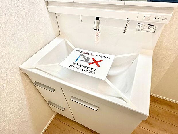 【その他設備(ハンドシャワー水栓)】ハンドシャワー付き！使いやすい洗面台。