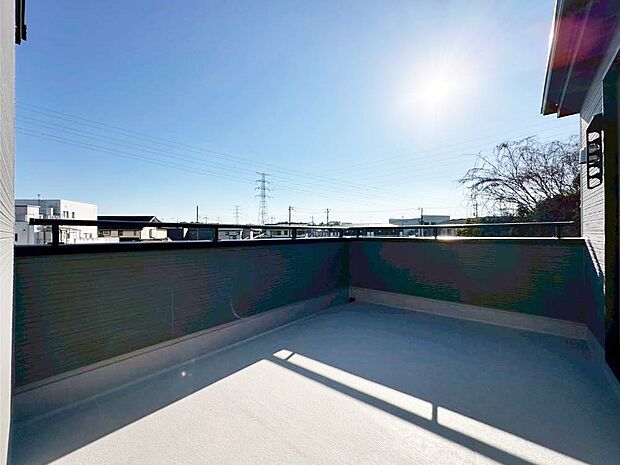 【バルコニー】開放感あるルーフバルコニー