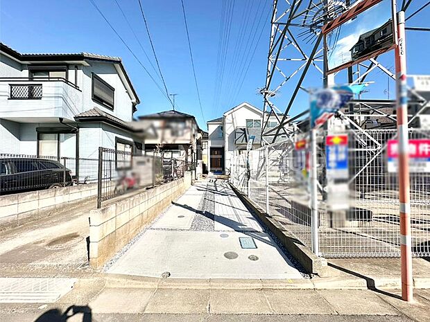 【現地外観写真】洗練された外観、上質な住空間が広がる室内は永く安心して過ごせる住居です。 