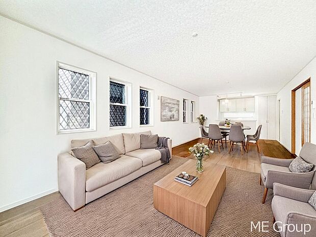 【リビング】リビングには床暖房採用。ワンランク上の心地よい空間　※家具はCGです