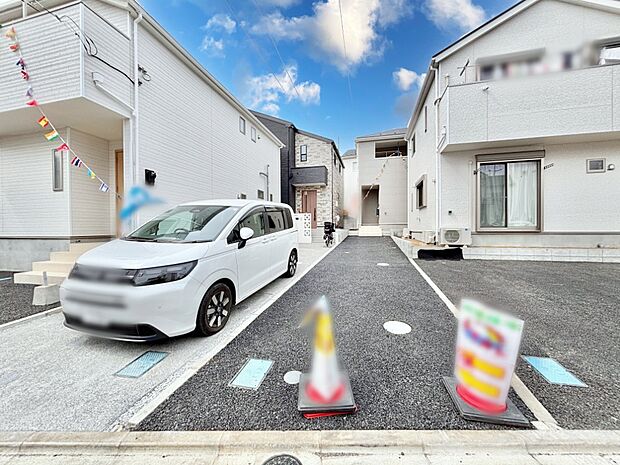 【駐車場】駐車2台可能！急なお客様の駐車に。また、ご家族の自転車スペースとしても大活躍。