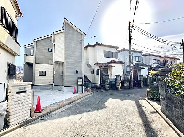 【前面道路含む現地写真】堂々完成！！ ここから始まる新生活を応援いたします！ 