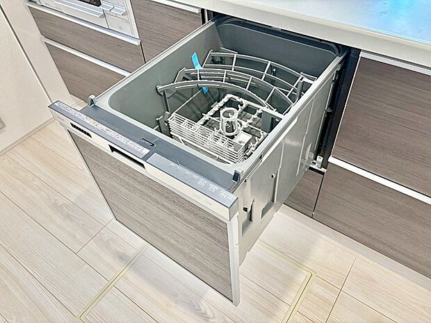 【その他設備(食洗機)】面倒なお片づけは食洗機にお任せ！家事の負担が減って、時間にも気持ちにもゆとりができます。
