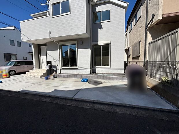 【駐車場】駐車2台可能！急なお客様の駐車に。また、ご家族の自転車スペースとしても大活躍。