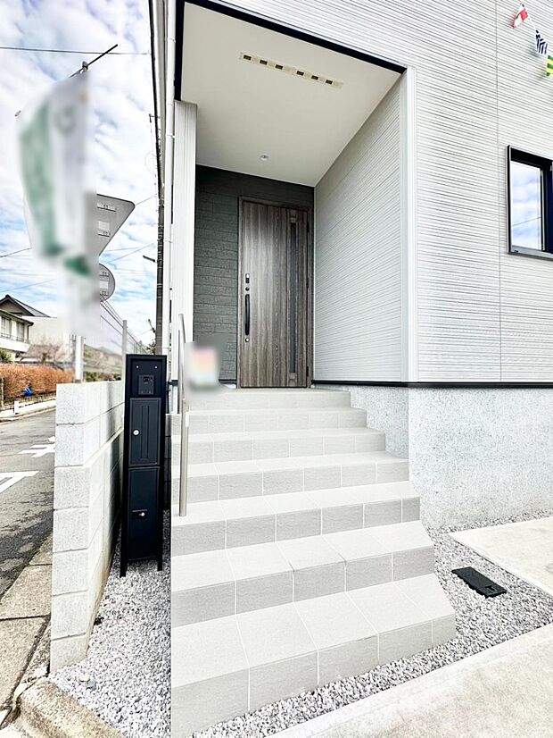 【玄関】シンプルで落ち着いた雰囲気の玄関周り