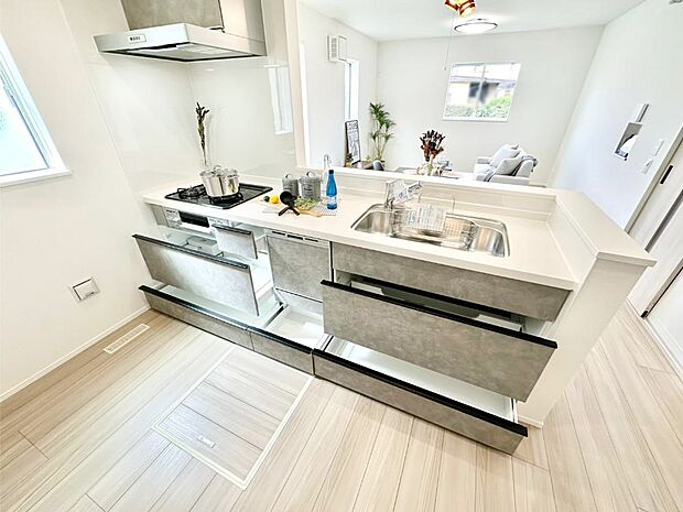 【その他設備(スライド収納)】使いやすさを優先したスライド式収納タイプ!