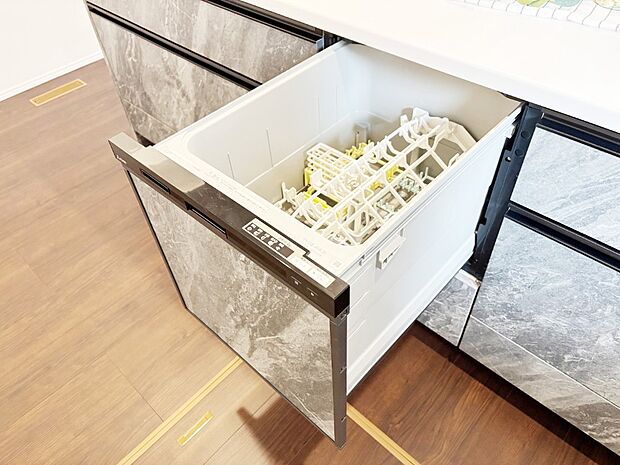 【その他設備(食洗機)】面倒なお片づけは食洗機にお任せ！家事の負担が減って、時間にも気持ちにもゆとりができます。