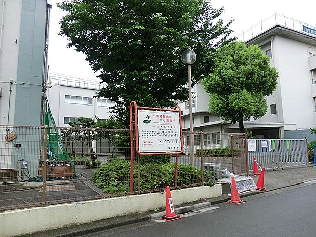 三鷹市立第五中学校（約1,520m・徒歩19分）