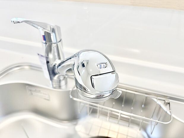 【その他設備(蛇口一体型浄水器)】いつでも清潔なおいしいお水を。一つの水栓で水道水と浄水を使い分け。