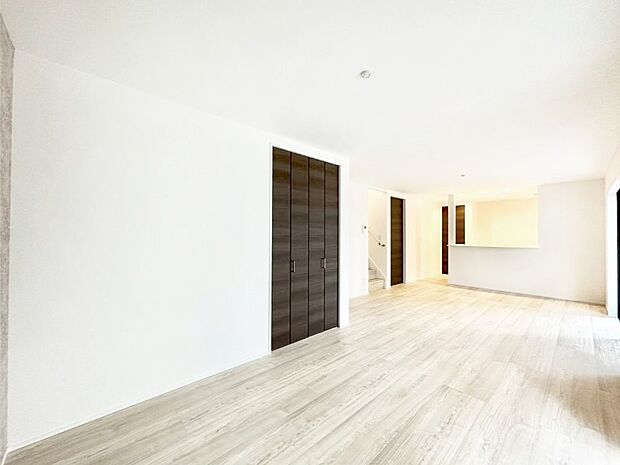 【リビング】どこにいても家族のつながりを感じられるコミュニケーションリビング。