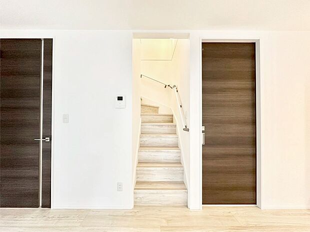 【その他内観】リビング階段が家族の笑顔と会話をつないでくれます