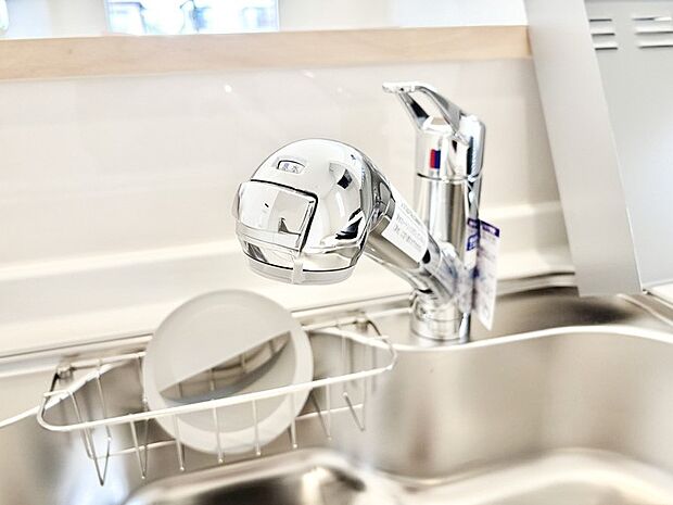 【その他設備(浄水器)】いつでも清潔なおいしいお水を。一つの水栓で水道水と浄水を使い分け。