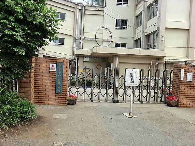 練馬区立大泉第二小学校(約810m)
