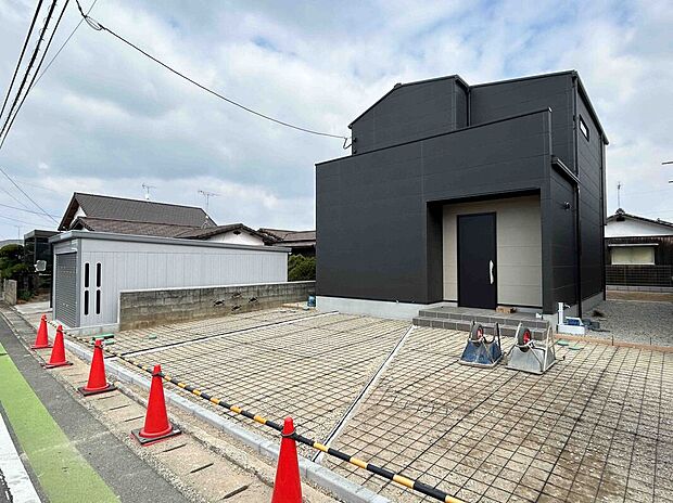 1号地　外観　駐車スペースは3台