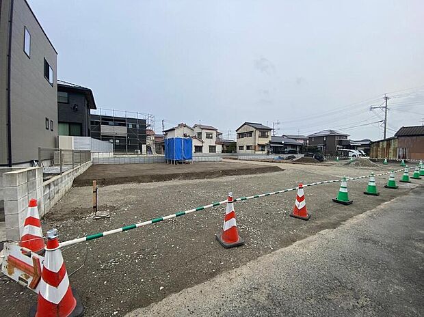 【現地写真】
土地面積55坪超!全4区画・4LDKの住まいが誕生します。ぜひお気軽にお問い合わせください。/2026年3月撮影