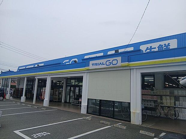 【TRIAL GO 志免南里店まで約750m】
徒歩10分。食料品や日用品など、多彩な品揃えのあるスーパーマーケット。24時間営業のため、早朝や深夜など時間帯を気にせずお買い物ができます。