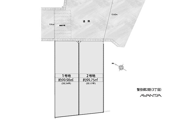 【全体区画図】
全2棟の新築戸建てが誕生！前面道路は幅員約7.9m～13.4m。道路幅にゆとりがあり、車の入出庫がスムーズに行えます。徒歩や自転車での移動もしやすい平坦なエリアに位置します。
