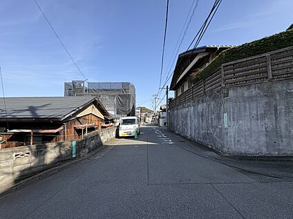 【前面道路を含む土地写真】