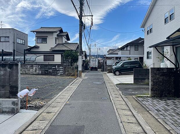 【【前面道路含む現地写真】】コンビニ・スーパー・ショッピングセンターが徒歩9分圏内に揃う、充実のロケーションです。周辺環境と併せてご案内いたします。ぜひお問い合わせください。/現地(2026年1月)撮影
