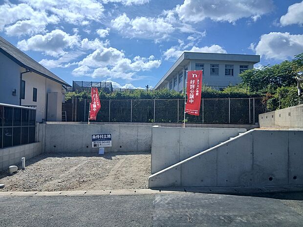 【外観】現地(2026年8月)撮影
建築プランを描きやすい整った敷地で、理想のマイホームづくりをスタートできます。現地ならではの広さや周辺環境を、ぜひ一度ご覧ください。