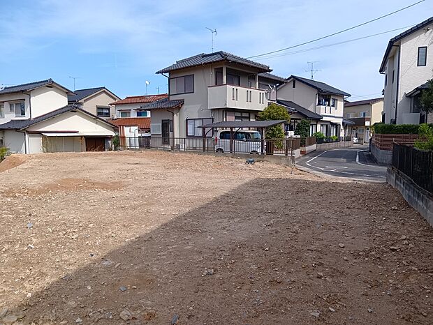 【【現地土地写真】】建ぺい率は50%、容積率は80%です。建築可能な建物のボリュームなど、お気軽にご相談ください。/2026年4月撮影