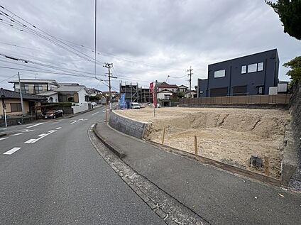 【前面道路含む現地写真】