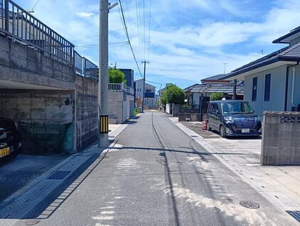 【前面道路含む現地写真】