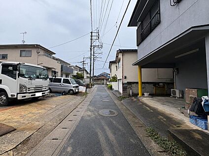 【前面道路含む現地写真】