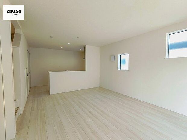 【居間・リビング】【リビング】キッチンと一体になったリビングはひろびろとしたくつろぎ空間を実現しています。